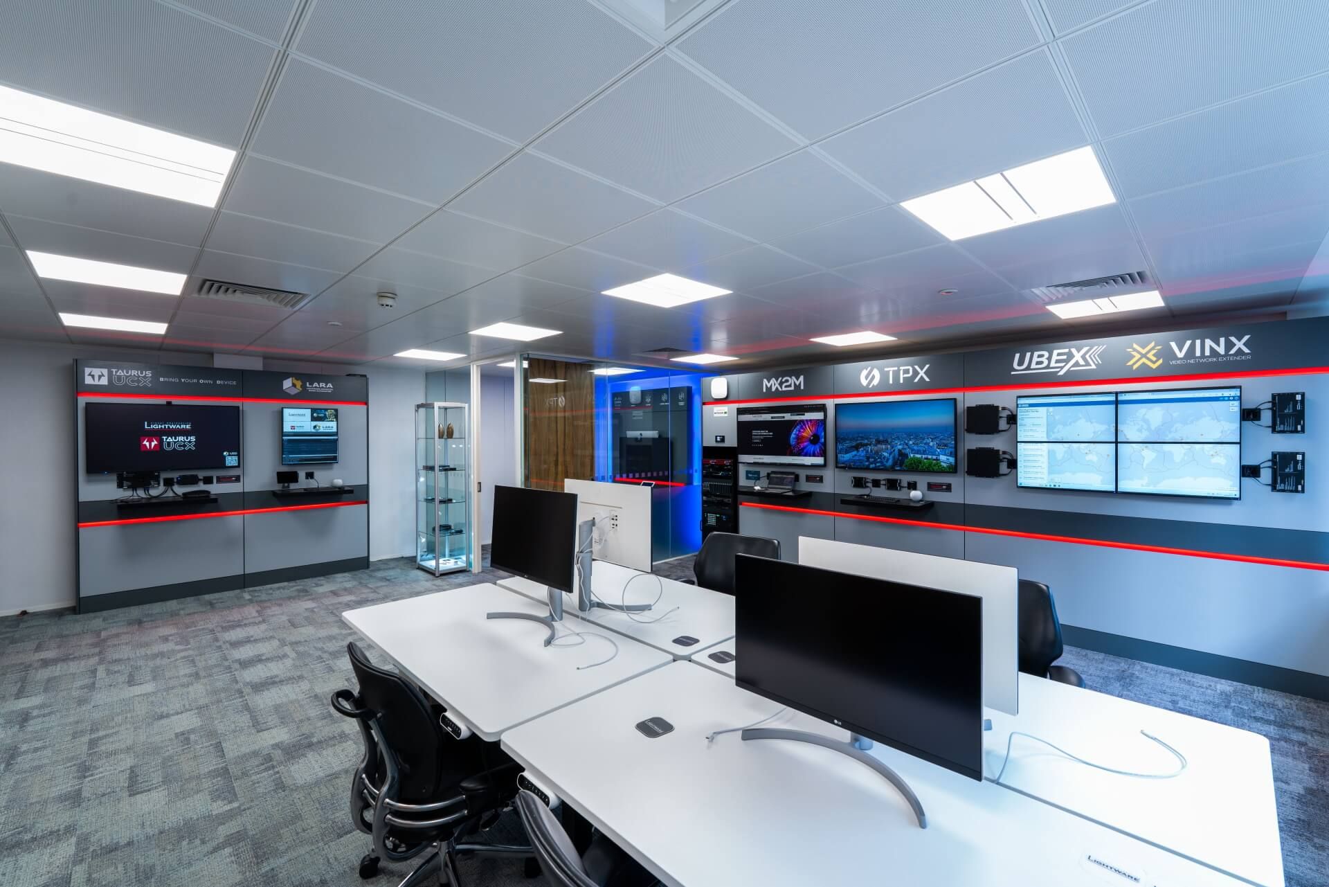 lightware-london-experience-center-02.jpg